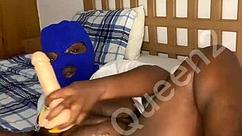 masturbating my juicy pussy feels amazing 😍