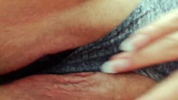 Latina terangsang pepek botak basah hantar video homemade pada bf