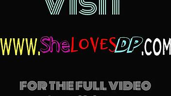 Seksowna laska ssie kutasa i dostaje wytrysk na twarz po intensywnym podwójnym penetracji