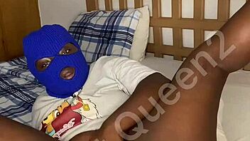 masturbating my juicy pussy feels amazing 😍