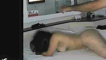 Girlfriend screams during hot candle massage turning into intense sex in motel