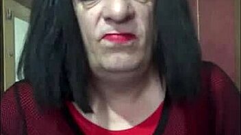 bisexuaalinen crossdresser täyttää itsensä osa 1. mitä ujo amatööri tekee seuraavaksi kotivideolla?