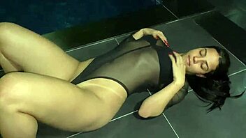 Il nous a baisées moi et mes copines toutes huilées