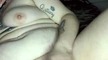 A green-eyed blonde squirts while she uses a toy on herself.