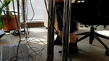 Krystal Davis antaa POV suihinoton ja saa pillunsa kovan nussun!