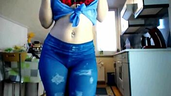 Sexydea Plays With Herself On Live Webcam! Watch The Intense Solo Masturbation!