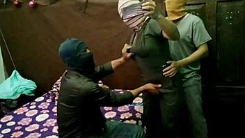 My girlfriend invited her friend for threesome?