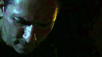 डीपथ्रोटिंग बेब को मेलडॉम द्वारा रफ सेशन में जोर से चोदा