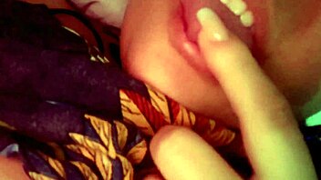 Gostosa intensely masturbates her small tits solo