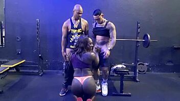 Treino Do Sexo Amigas Na Academia Fodem Com 3 Machos E Tomam Muito Leite Na Cara Completo No Red Ou Sheer