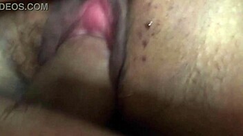 Dagens closeup hemmagjord creampie med 18+ rakad fitta och kuk-sprut