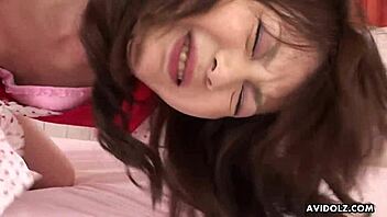 Anna Watanabe vilt usensurert sex med to karer, gal japansk scene!