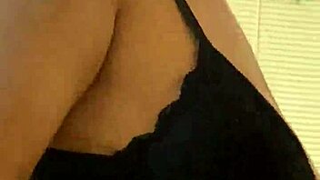 Anna Maria, the hot and sensual Dominican MILF in booty shorts.