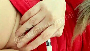 Louquinha Masturbates and Squirts on Terrace, Wanting to Make a Video Call