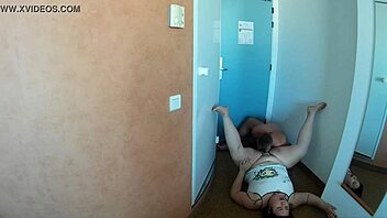 playing with nipples and eating fat woman's pussy in hotel room 😋🍆