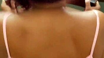 comendo cu da casada na janela do hotel, abrindo a raba pra socar tudo no rabo