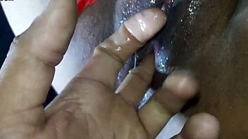 La amarro y me la COJO duro con medias de red!