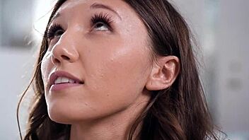 FRATE VITREG ȘANTAJEAZĂ ADOLESCENTA ÎNSĂRCINATĂ 18+ MAYA WOULFE CU SECRET PENTRU SEX HARDCORE ȘI SUCK.