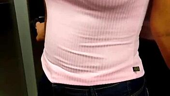 comendo cu da casada na janela do hotel, abrindo a raba pra socar tudo no rabo