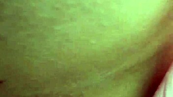 comendo cu da casada na janela do hotel, abrindo a raba pra socar tudo no rabo