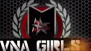 Vicky Vette solo play turns wild with Tania Amazon joining