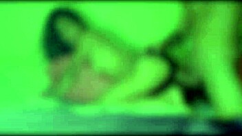 Ebony russisk babe gnider fisse på pik i POV missionær