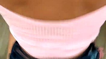 comendo cu da casada na janela do hotel, abrindo a raba pra socar tudo no rabo