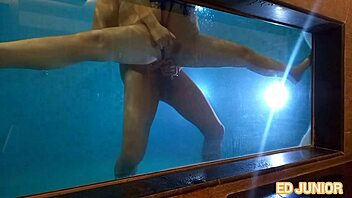 这黑妹水下给Ed Junior爽翻完整版