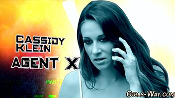 I watch this small tits blonde babe finger her box