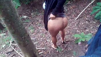 Casal sapeca rj fudendo no meio do mato - v�deo completo em xvideos red