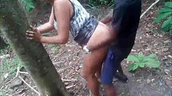 Casal sapeca rj fudendo no meio do mato - v�deo completo em xvideos red