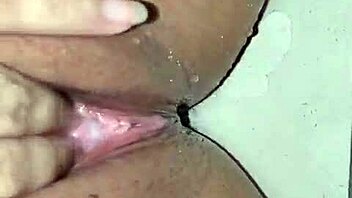 cada vez que me baño me masturbo. soy adicta al sexo!