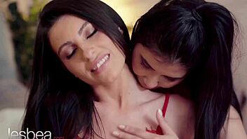 Lesbea Lady Dee, scissoring orgasm with Czech babe on top?