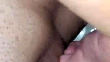 cada vez que me baño me masturbo. soy adicta al sexo!