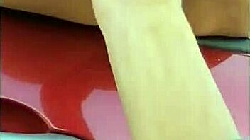 Kinyújtja a seggét az autóablakon szerencséért, csatlakozol?