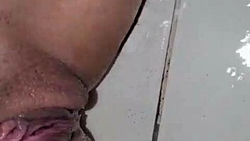 cada vez que me baño me masturbo. soy adicta al sexo!