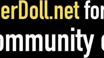 Latex femdom ucpává Minu Meow divným pilníkem