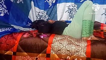 इंडियन देसी रागिनी भाभी को अकेला देवर जबरदस्त चोदा, teen 18+ dildo shaved bent over toys 😏🔥