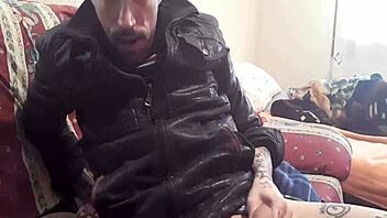 Gay masturbation scenes with amateur Melvin C.