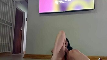 hard pounding on the kitchen floor in homemade quickie with natural curves.