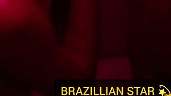 Gostosa Taking A Relaxing Bath