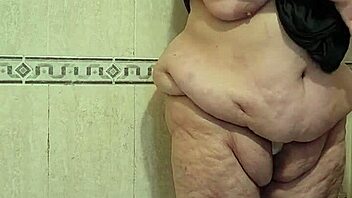 coolmarina pees and fucks dildo