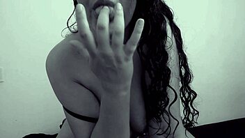 I masturbate hotly for my followers, showing big tits and ass.