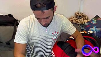 chamei meus amigos pra assistir futebol e acabamos numa foda deliciosa