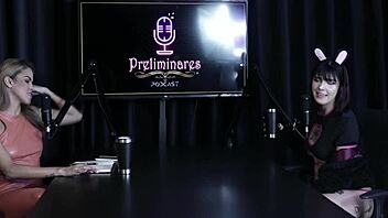 Ninfomaníaca se masturba duas vezes gozando facilmente, além de ser submissa, gostar de spanking e ter fetiches com facas - Yummi Paradise Sheer Red