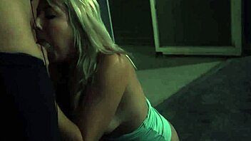 Valerie White gets extreme pussy pounding 😍