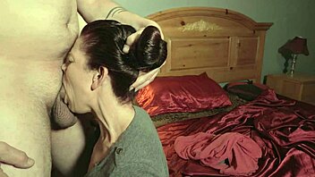 Ne morem verjeti, da sem tako trdo obraz jebal Tonyjevo mamo čez 5K, hudiča, jezen sem!