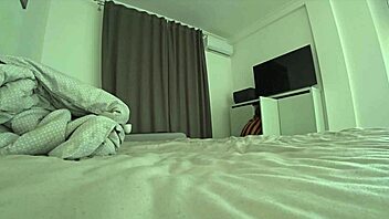 Зрелая жена соблазняет молодого друга мужа для настоящей измены