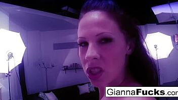 brunette hottie gianna michaels knows how to get herself off with big tits masturbation