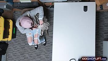 أضرب زبي الأسود بمشاعر قوية